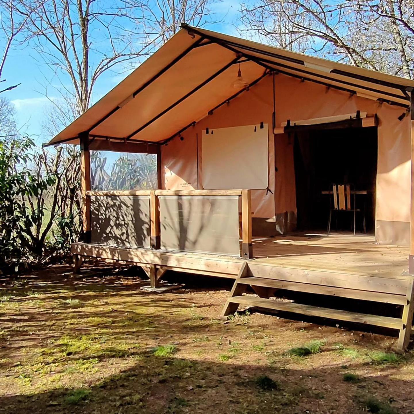 Camping Le Clos De La Lere Cayriech Exteriör bild