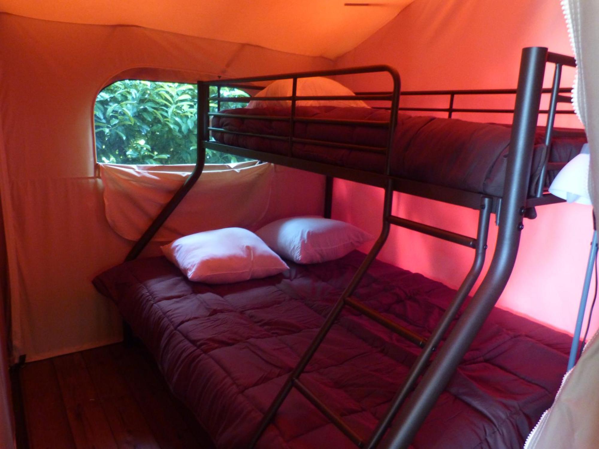 Camping Le Clos De La Lere Cayriech Exteriör bild